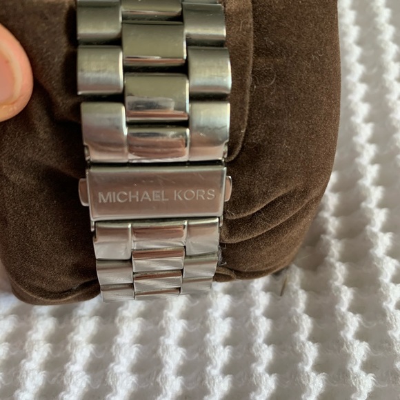 Michael Kors oversized boyfriend watch - Picture 3 of 4
